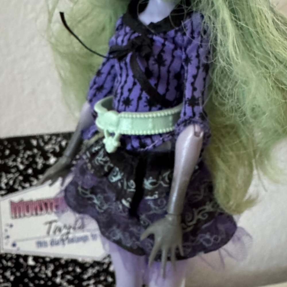 Monster High Twyla doll, 13 Wishes with booklet - Picture 4 of 5